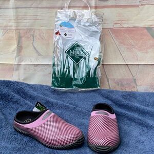 NIB ladies garden clogs size 4 from the Original Muck Boot Company